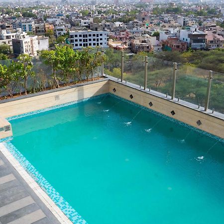 Hyatt Place Jaipur Malviya Nagar Екстер'єр фото Swimming pool at the hotel