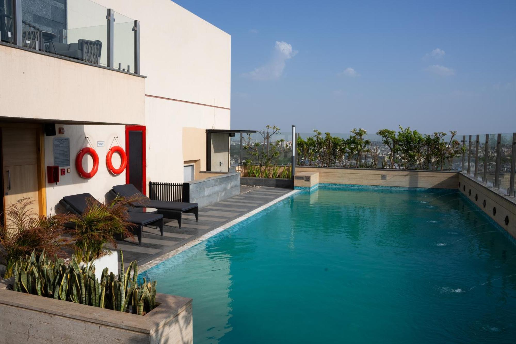 Hyatt Place Jaipur Malviya Nagar Екстер'єр фото Pool at the hotel