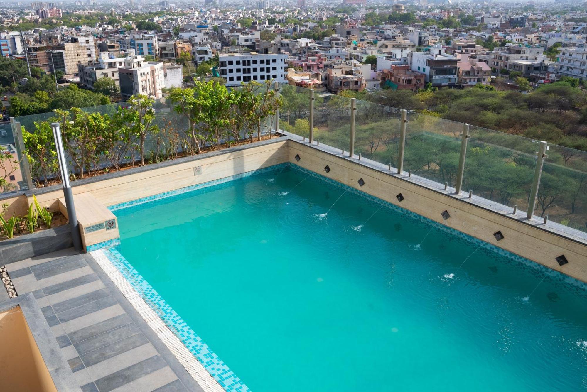 Hyatt Place Jaipur Malviya Nagar Екстер'єр фото Swimming pool at the hotel